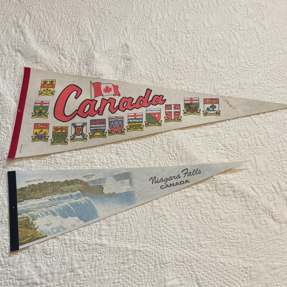 Vintage Canadian Provinces(12) & Niagara Falls Canada souvenir felt pennants (2)